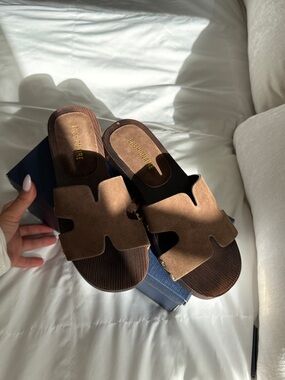 BRAND NEW Cushionaire Thai Brown Suede Slide Sandals size 7